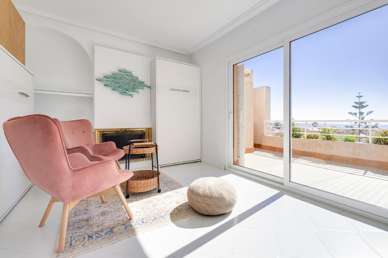 Апартаменты Flamenco Penthouse Sea View & Swimming Pool Торевьиа Экстерьер фото